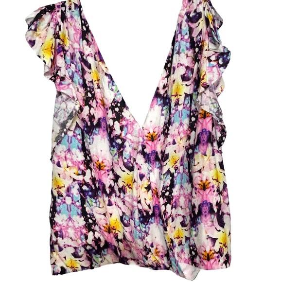 NWT Bebe Printed FLUTTER SLEEVE PRINT TOP Blouse Large - Picture 10 of 11